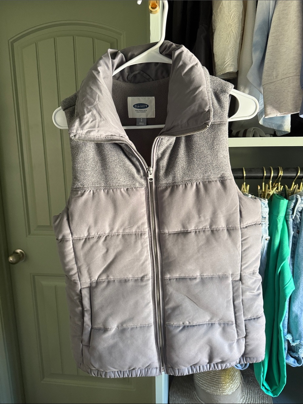 Old Navy Quilted Puffer Vest - Light Gray
